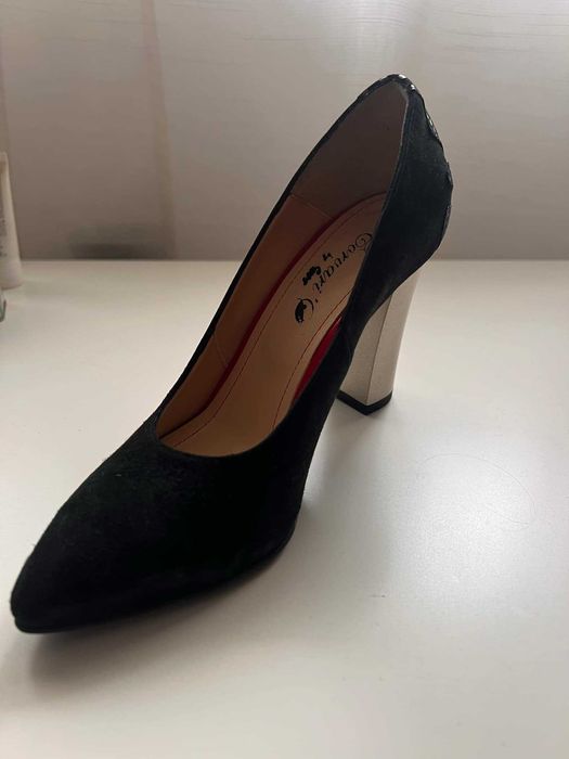 Pantofi negri cu toc