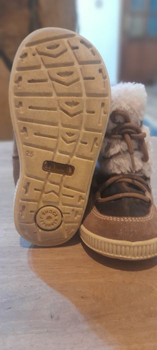Продавам детски топли кожени обувки употребявани почти нови
