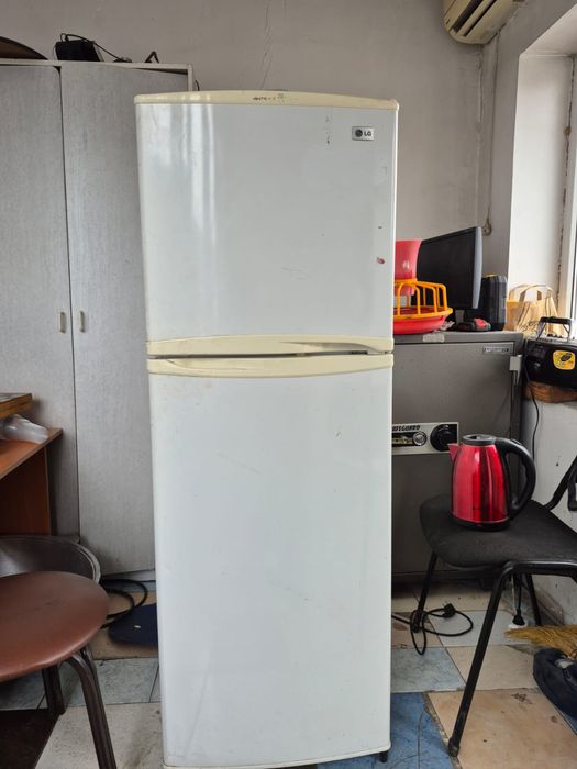 Продаю холодильник