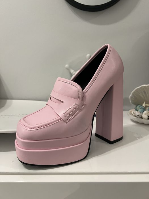 Високи обувки на ток