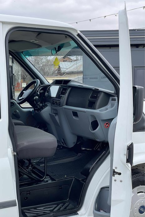 De vanzare ford transit 8+1 2013 curat