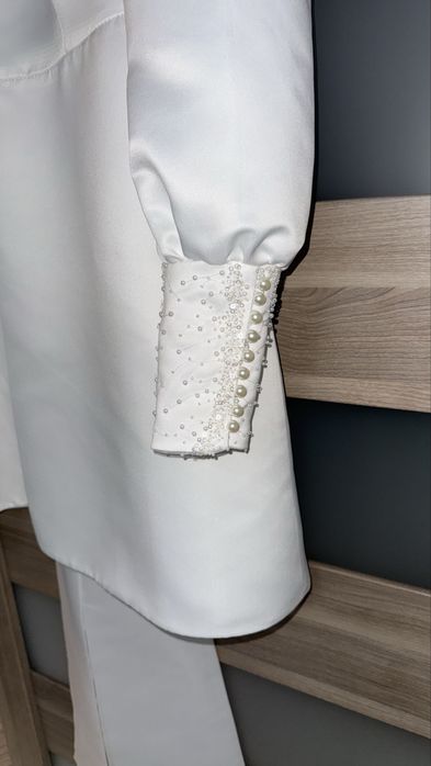 Vand rochie alba,eleganta.