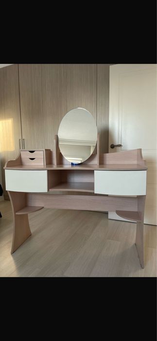 Трюмо,удобное,мобилное в переноске
