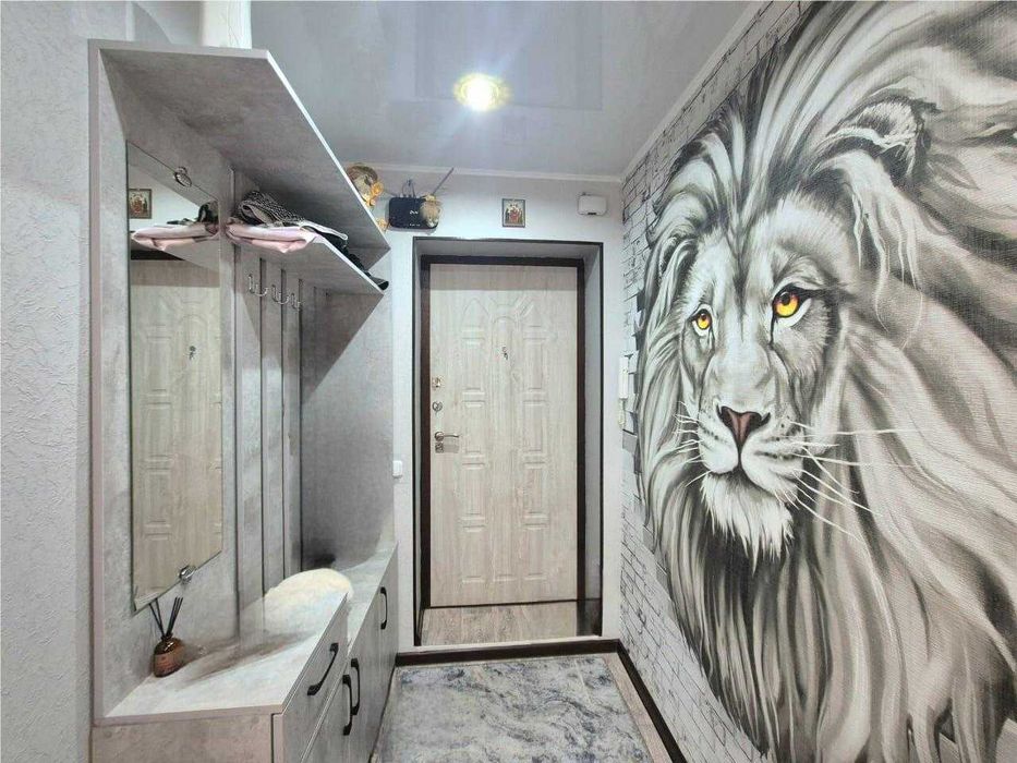 Продам 4 комн квартиру у/ планировки