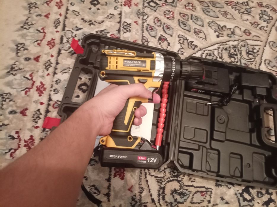 Продам шуруповерт MEGA FORCE полный комплект