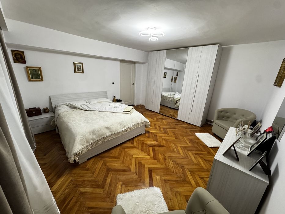 Vand apartament 2 camere decomandat
