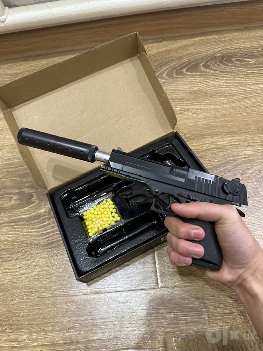 Metal pistolet sotiladi
