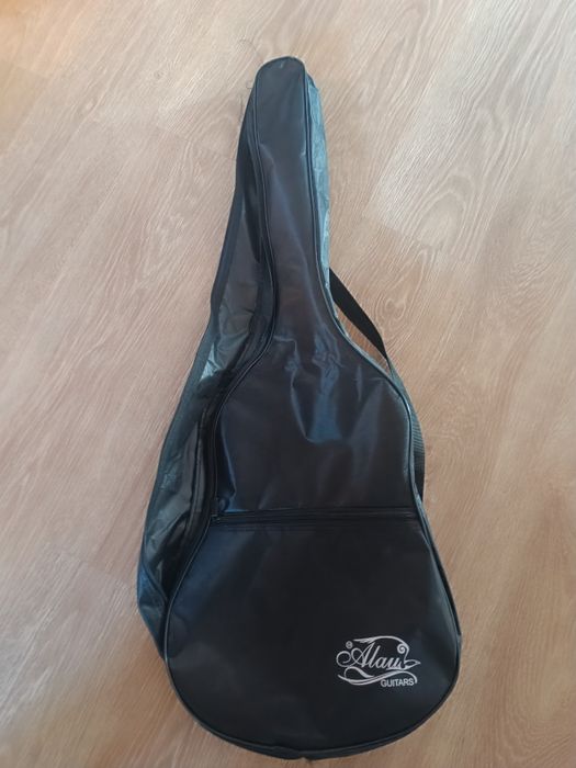 Продам гитару 6 струн