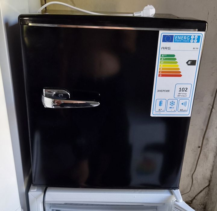 Продам холодильник офисный
