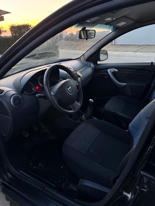 Dacia Duster 4x2 An 2011 motor 1.6 benzina ,160.000km reali . 3500£