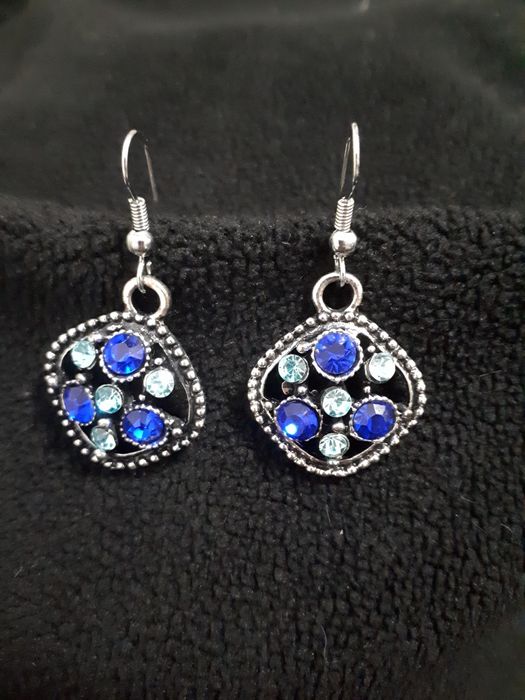 Серьги аккуратные разные