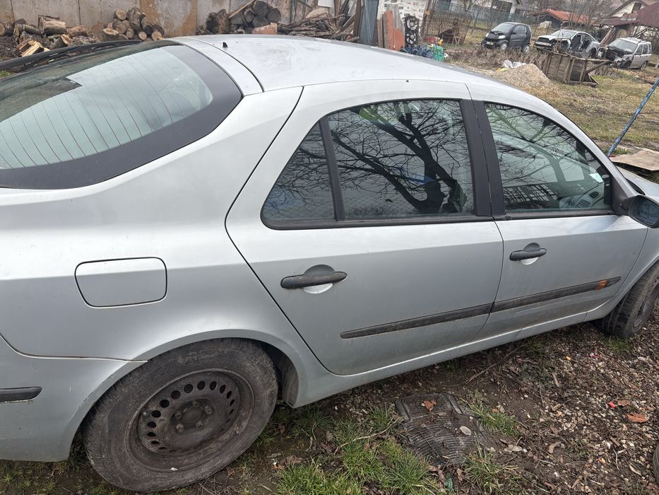 Vand /dezmembrez renault laguna 2002