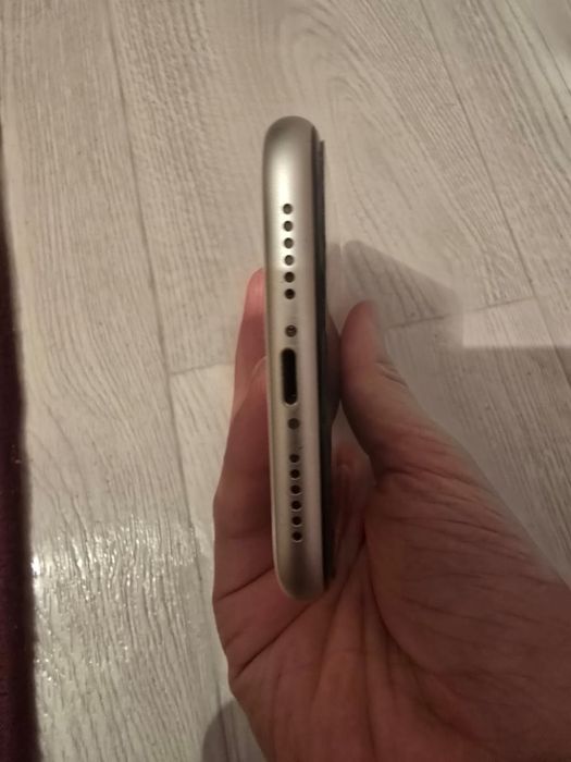 Продам айфон 11 срочна