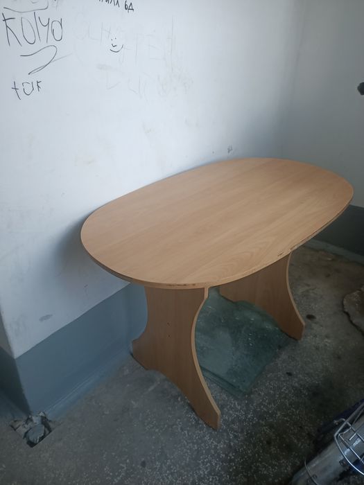 Продам стол кухонный