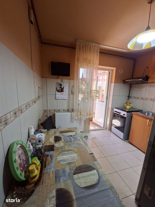 Apartament 3 camere decomandate, cu balcon ,zona Dacia ,centarala gaze