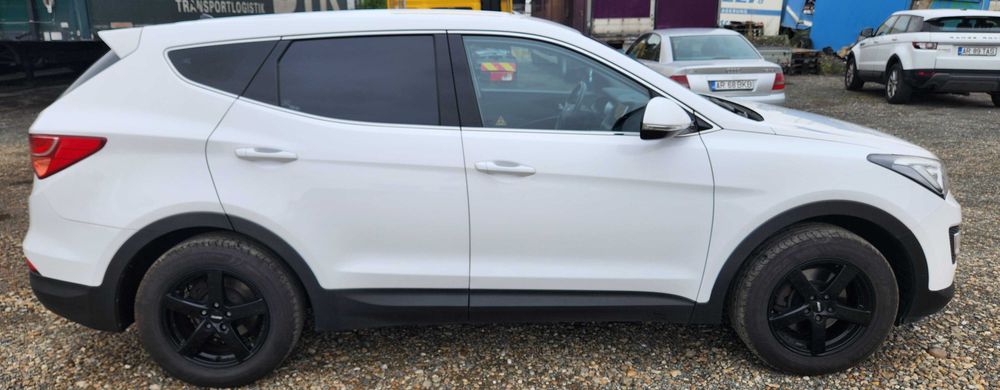 De vânzare mașina  de familie ,SUW,Hyundai Santa Fe,Kia