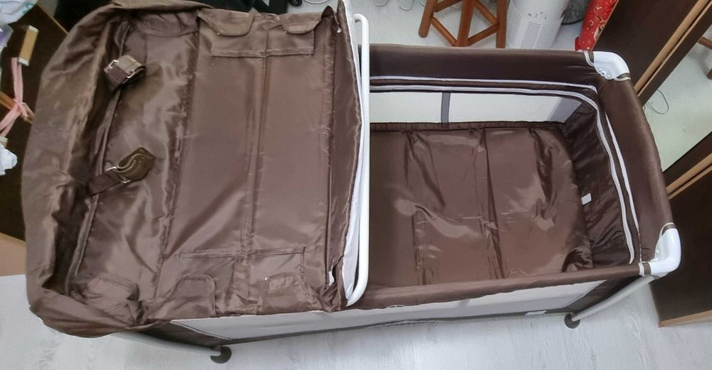 Pătuț pliabil premium Caretero Deluxe – foarte puțin folosit, stare excelentă