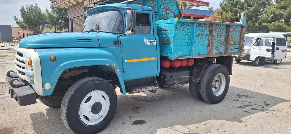 Zil sotiladi 4502 yili 88 aybi yuq 6000$ kami bor