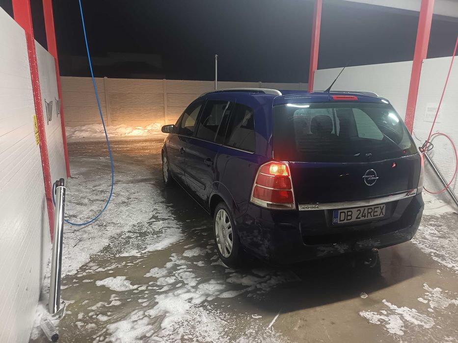 Vând Opel Zafira