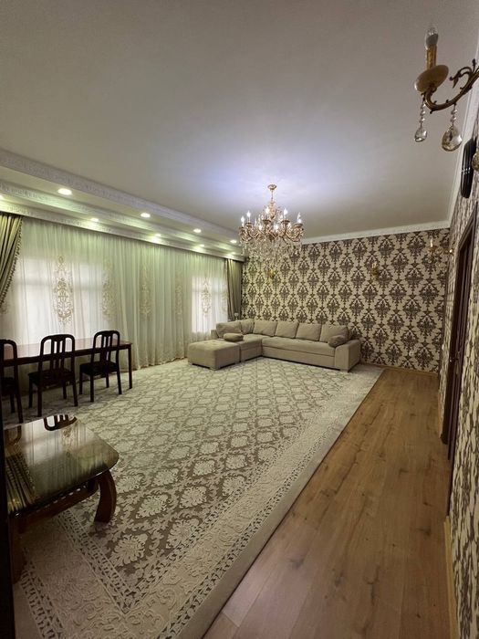 Mirzo Ulugbek rayonida 4/4/4honali uy sotiladi