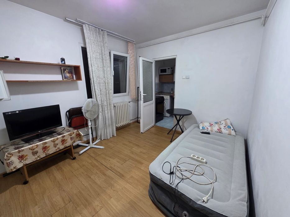 Închiriez garsoniera