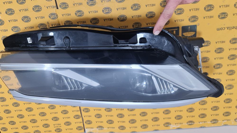 Far dreapta led xenon VW Touareg 3 7cr cr7 2019+