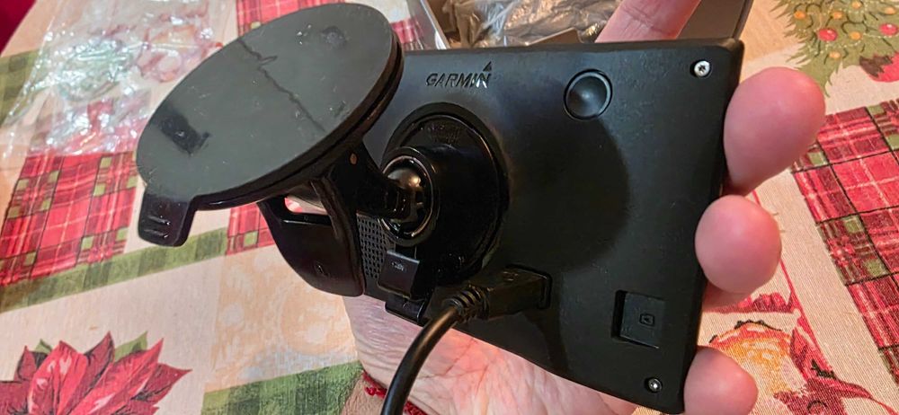 Навигация Garmin Drive 5 Pro карти за цяла Европа като нова в кутия