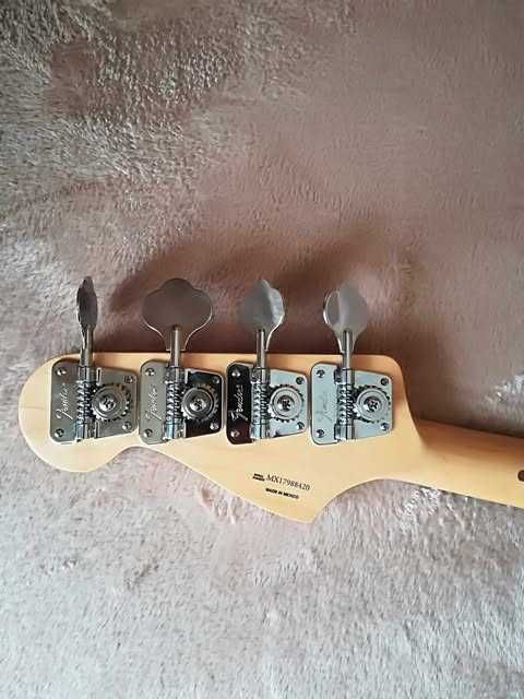 ПРОДАВАМ  Fender FSR Jazz Bass 70s NATURAL