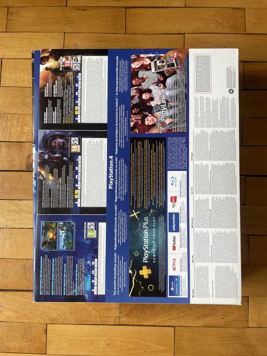 PlayStation 4 1TB doua manete