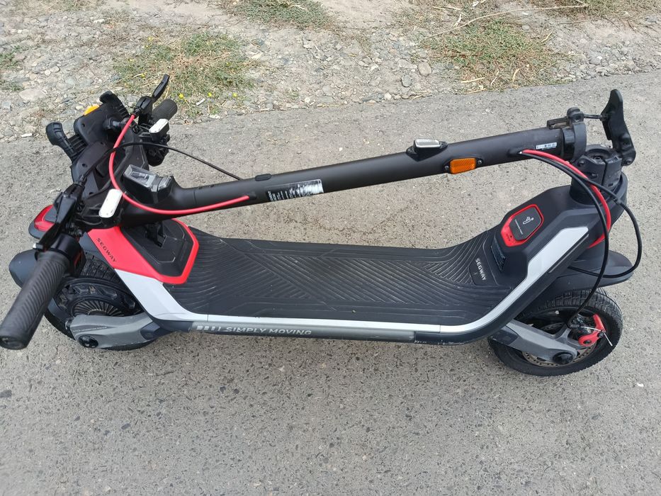 Продам самокат Ninebot p100su