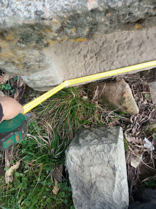 Камено корито от дялан камък