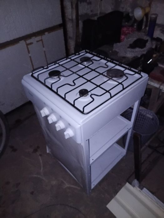 Продам газовую плиту