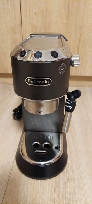 Нова Кафемашина DeLongi  EC685.BK