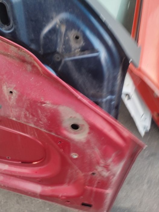 Capota Dacia Logan Sandero 2 lovită