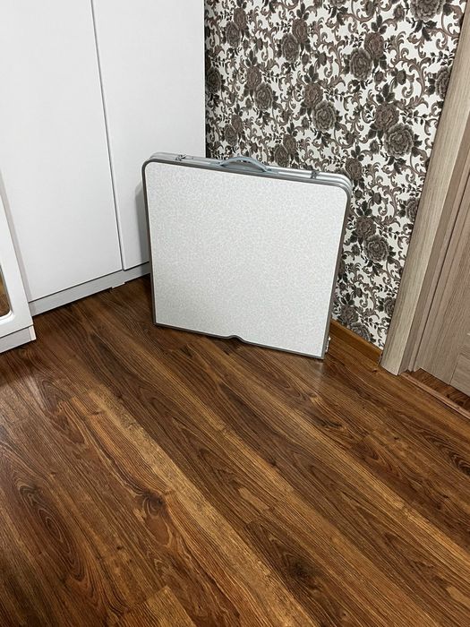 Продам стол со стульями для отдыха