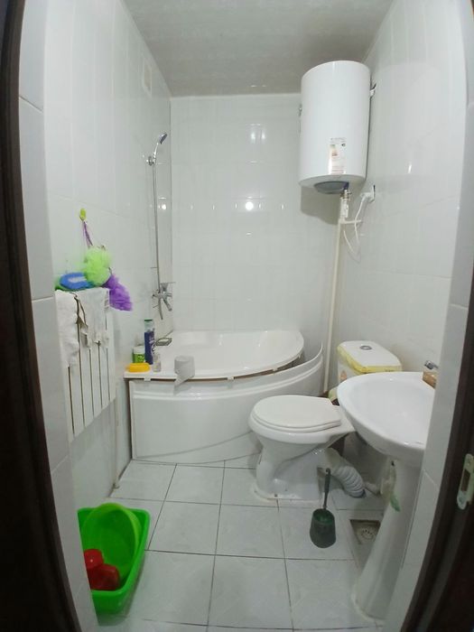 Кирпич завод рес гайдын алдындагы 2 сотикли угловой намунавий уй сатыл