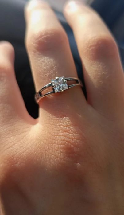 Продам Серебряное кольцо