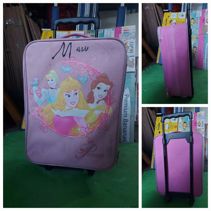 Продам детские чемоданы для девочек