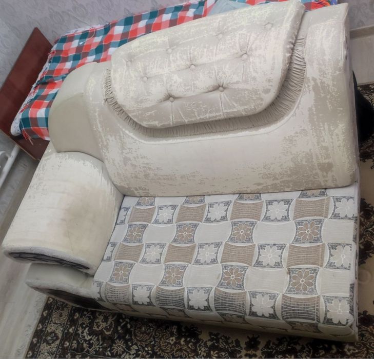 Диван белый угловой