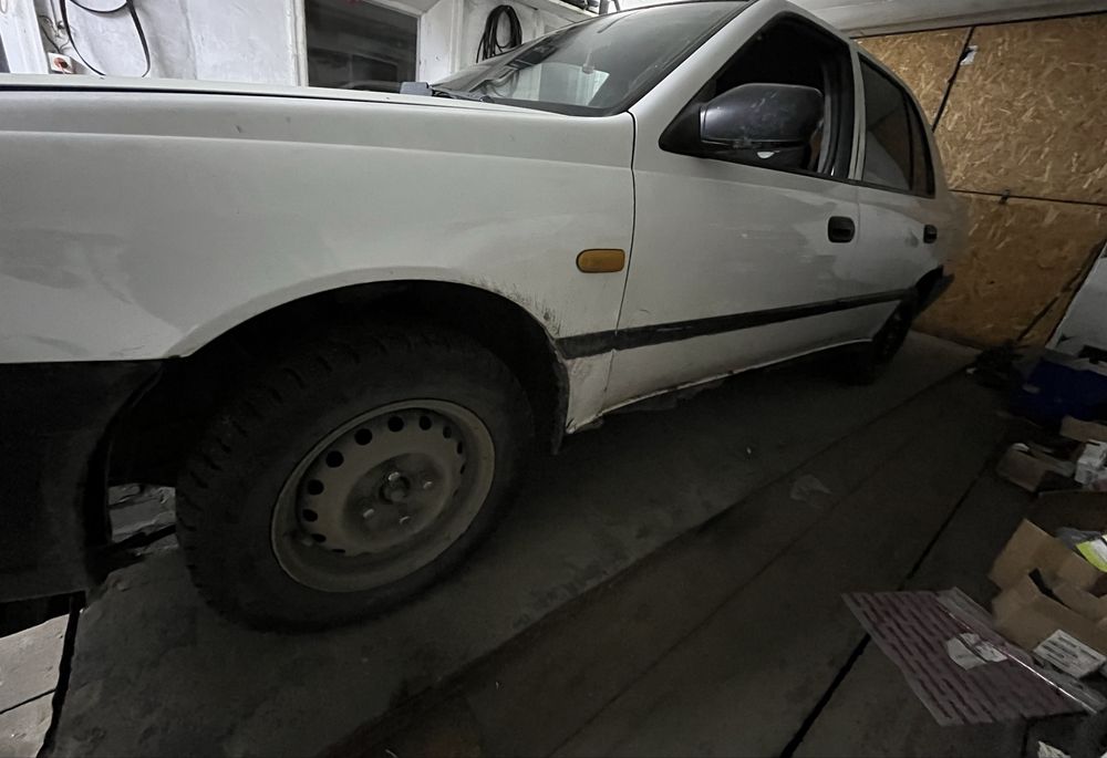Nissan sunny n14