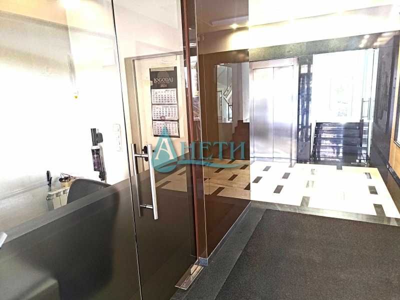 Продава се Тристаен апартамент в София, Младост 1 - 105 кв.м за 3620 €/кв.м - Снимка #11