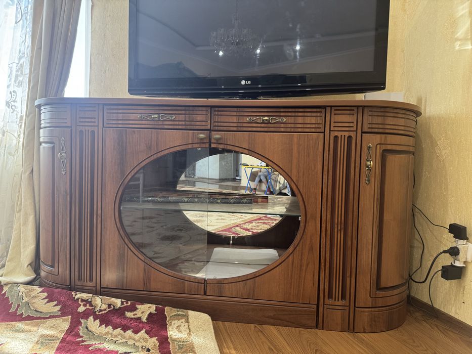 Комод  коричневый