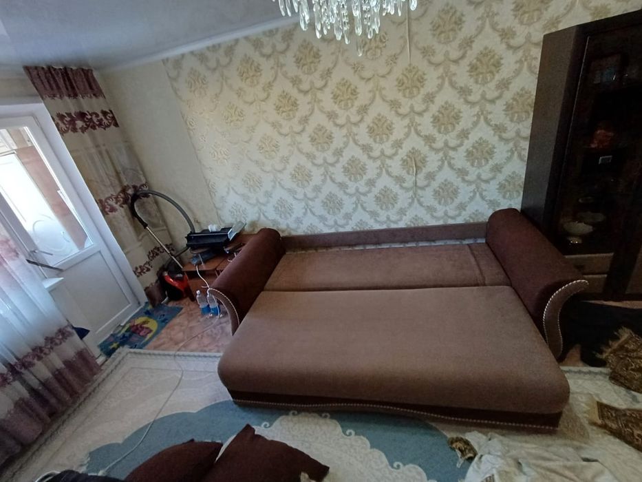 Продаётся диван.