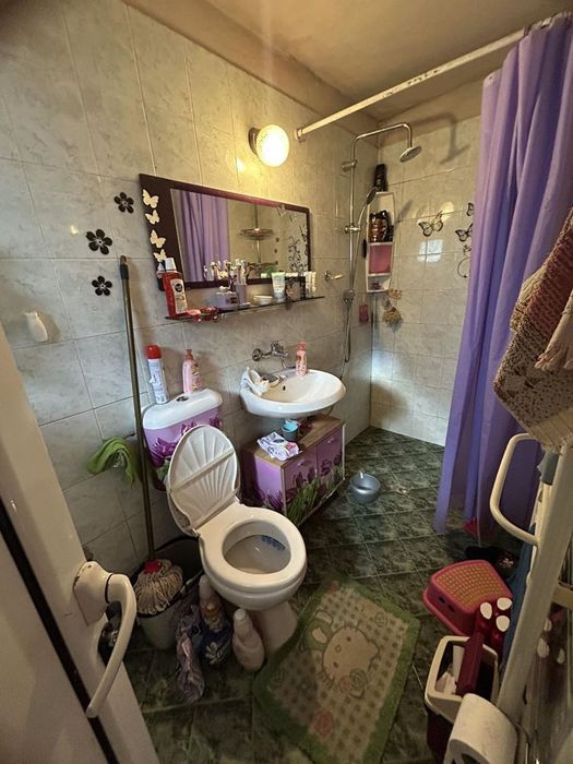 Двуетажна къща в с. Войнеговци!