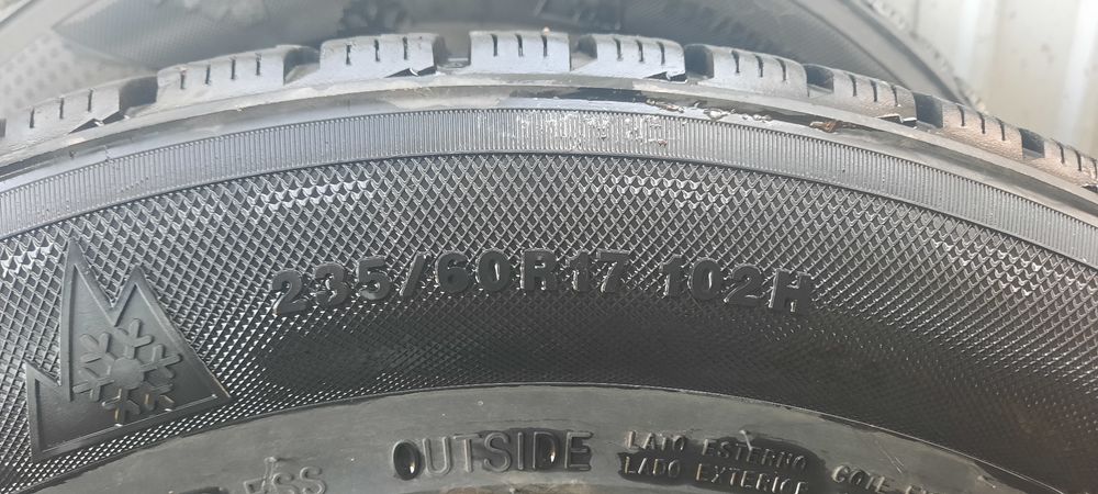 Два баллона на 235/60/17