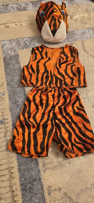 Костюмчик тигрёнка срочно продам