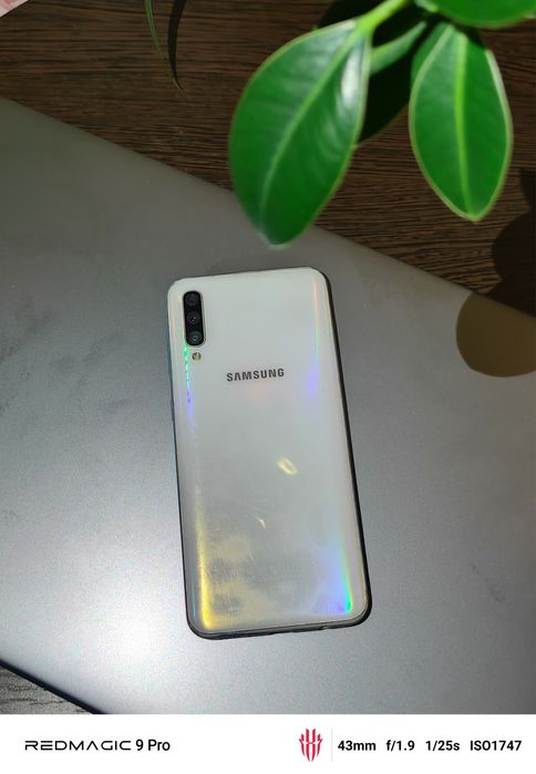 Samsung a 50 в хорошем состоянии