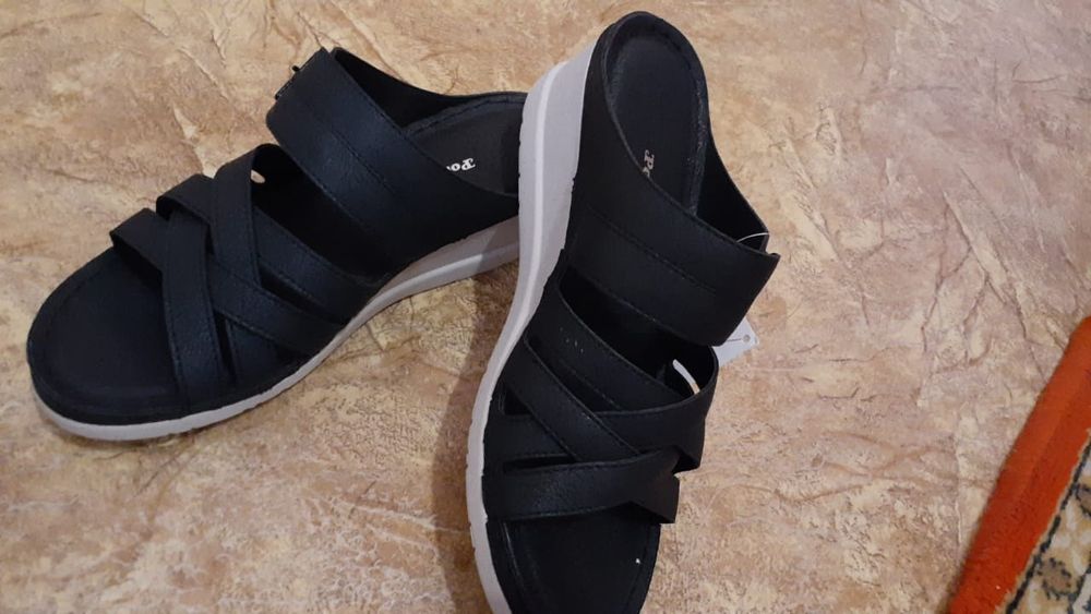 Женские босоножки