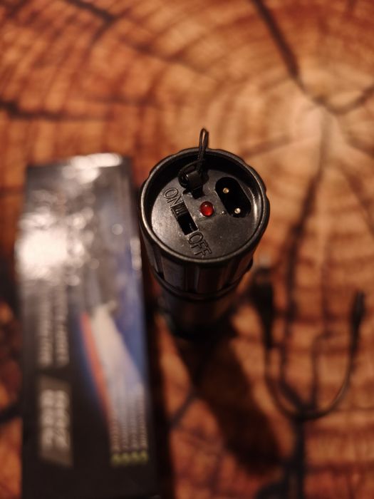 Фенер с електрошок и вграден лазер