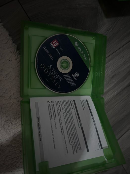 Xbox one s hard disk defect cu maneta 3  jocuri Sau Schimb cu iphone